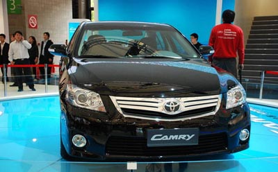 Toyota unveils China-market Crown, Camry Hybrid